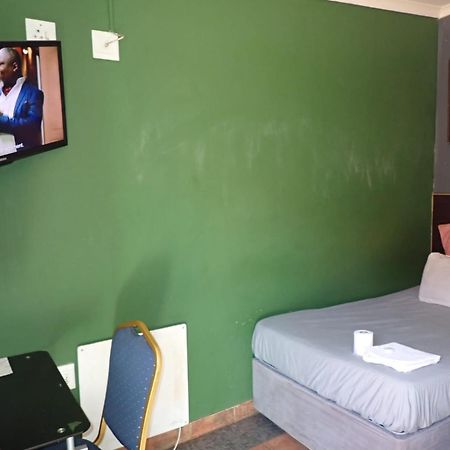 G&G Guesthouse ヨハネスブルグ エクステリア 写真