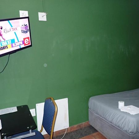 G&G Guesthouse ヨハネスブルグ エクステリア 写真