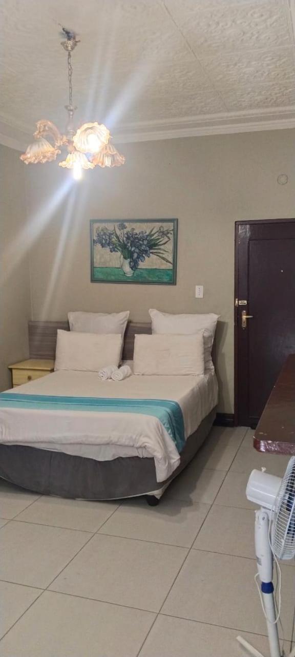 G&G Guesthouse ヨハネスブルグ エクステリア 写真